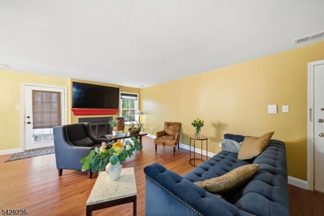 3 Juniper Ct 123, Clifton City, NJ 07014