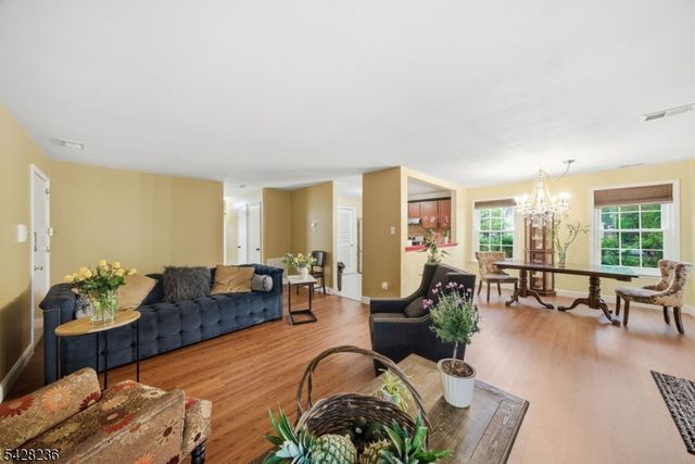 3 Juniper Ct 123, Clifton City, NJ 07014