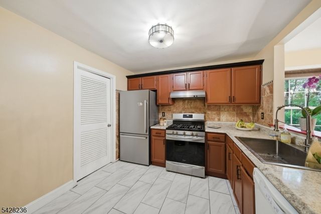 3 Juniper Ct 123, Clifton City, NJ 07014