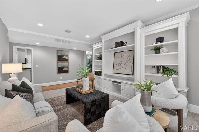 7542 Wydown Boulevard A, Clayton, MO 63105