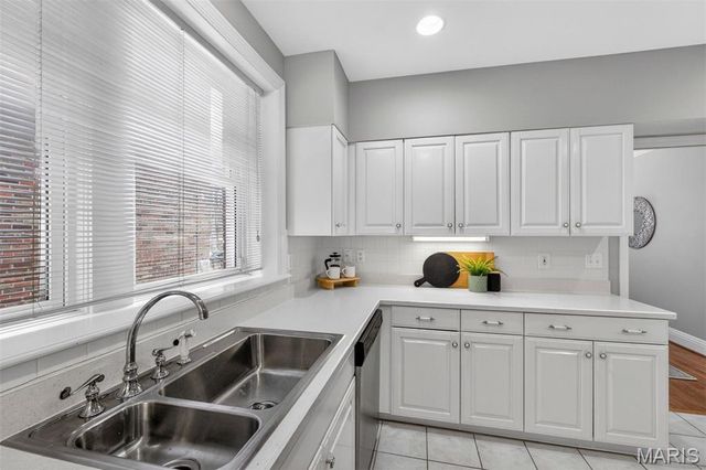 7542 Wydown Boulevard A, Clayton, MO 63105