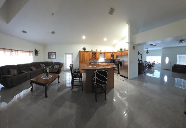 5602 CHARLES DRIVE, Tampa, FL 33619