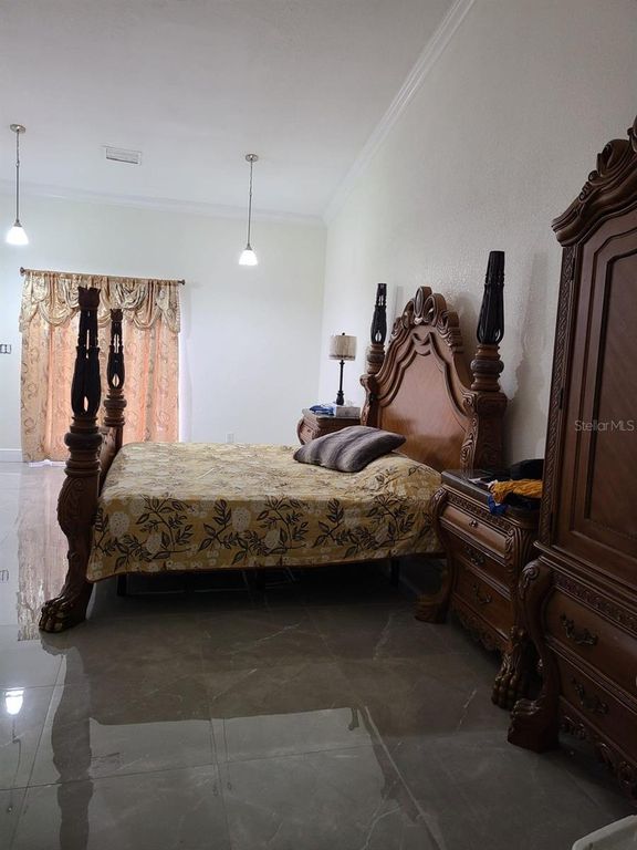 Image 18 of property listing at 5602 CHARLES DRIVE, Tampa, FL 33619