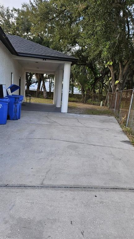 Image 20 of property listing at 5602 CHARLES DRIVE, Tampa, FL 33619