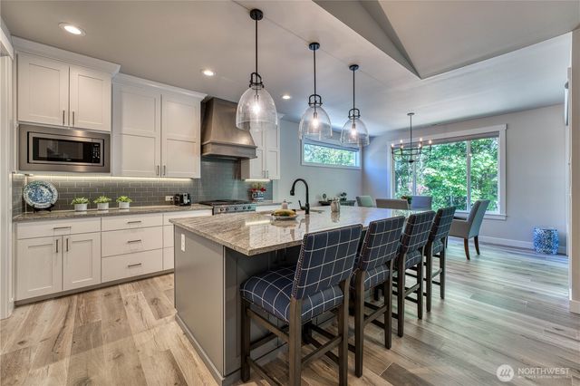 18595 Sawgrass Drive NE, Poulsbo, WA 98370