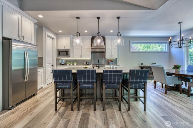 18595 Sawgrass Drive NE, Poulsbo, WA 98370