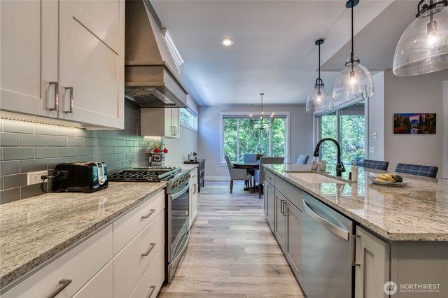 18595 Sawgrass Drive NE, Poulsbo, WA 98370