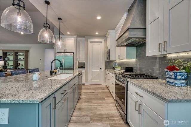 18595 Sawgrass Drive NE, Poulsbo, WA 98370