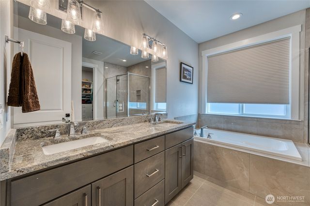 18595 Sawgrass Drive NE, Poulsbo, WA 98370