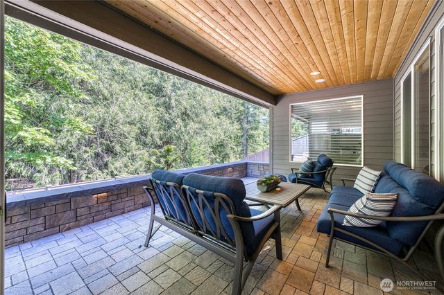 18595 Sawgrass Drive NE, Poulsbo, WA 98370