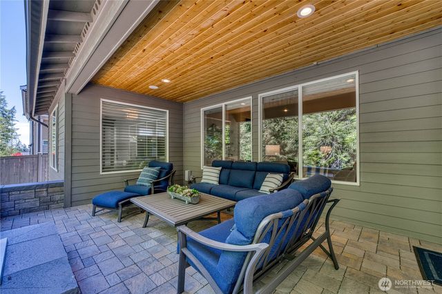 18595 Sawgrass Drive NE, Poulsbo, WA 98370