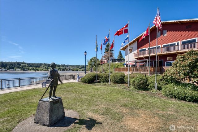 18595 Sawgrass Drive NE, Poulsbo, WA 98370