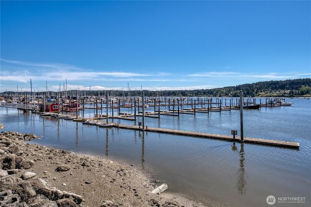 18595 Sawgrass Drive NE, Poulsbo, WA 98370