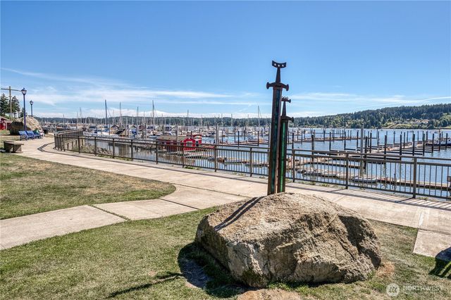 18595 Sawgrass Drive NE, Poulsbo, WA 98370