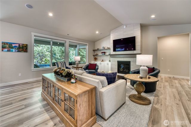 18595 Sawgrass Drive NE, Poulsbo, WA 98370