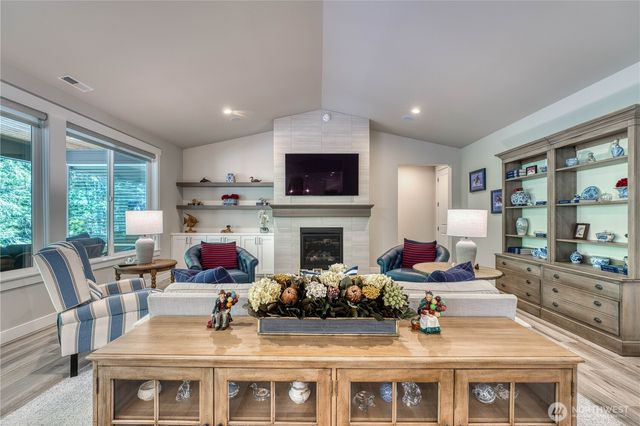 18595 Sawgrass Drive NE, Poulsbo, WA 98370