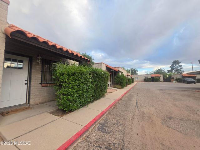 211 W Roger Rd Apt 24, Tucson, AZ 85705