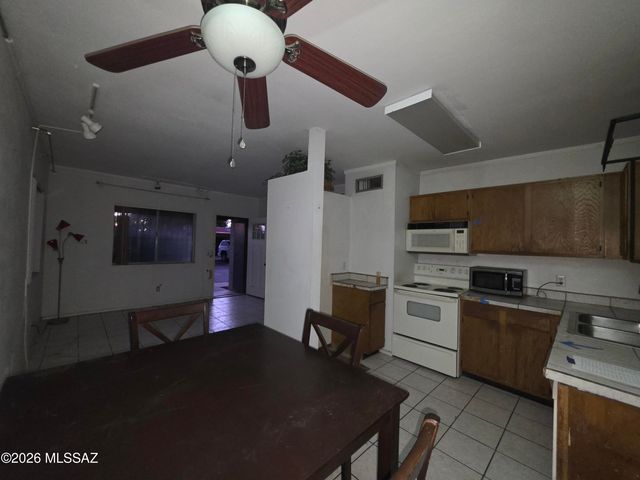 211 W Roger Rd Apt 24, Tucson, AZ 85705