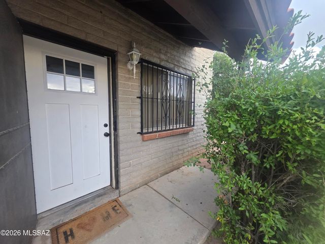 211 W Roger Rd Apt 24, Tucson, AZ 85705