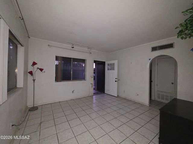 211 W Roger Rd Apt 24, Tucson, AZ 85705