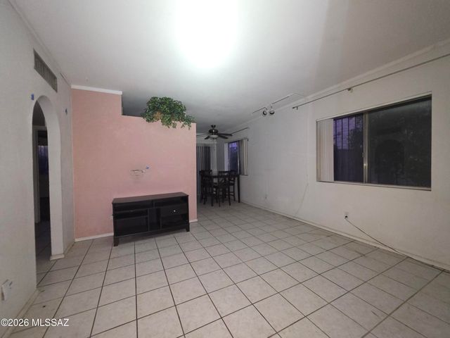 211 W Roger Rd Apt 24, Tucson, AZ 85705