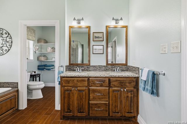 360 Bluff Creek Rd, Center Point, TX 78010