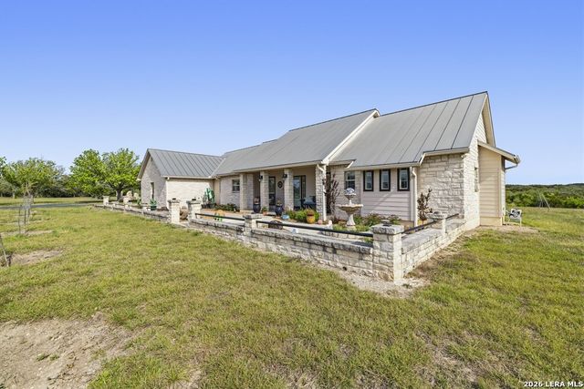 360 Bluff Creek Rd, Center Point, TX 78010