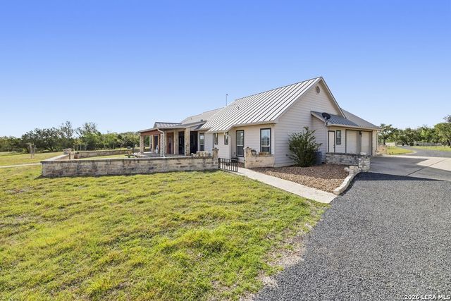 360 Bluff Creek Rd, Center Point, TX 78010