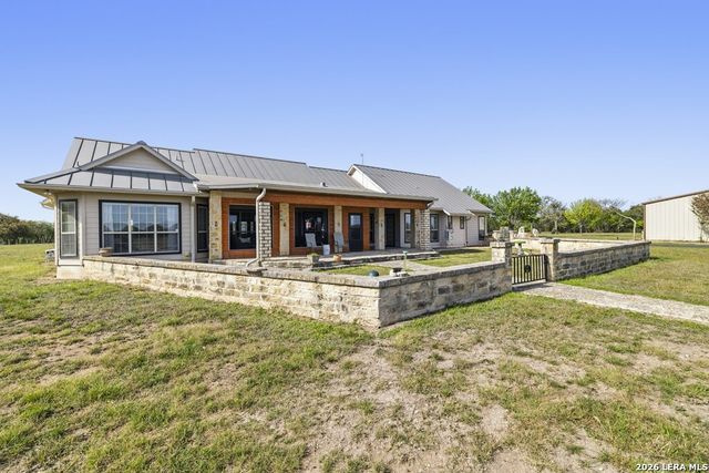 360 Bluff Creek Rd, Center Point, TX 78010