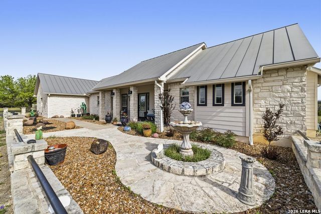 360 Bluff Creek Rd, Center Point, TX 78010