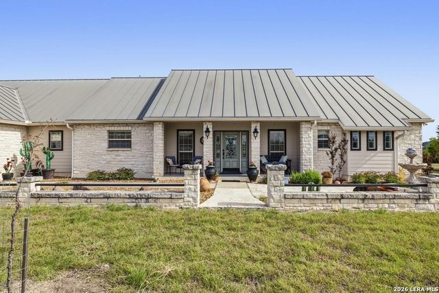 360 Bluff Creek Rd, Center Point, TX 78010