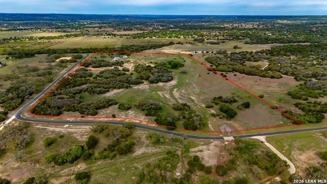 360 Bluff Creek Rd, Center Point, TX 78010