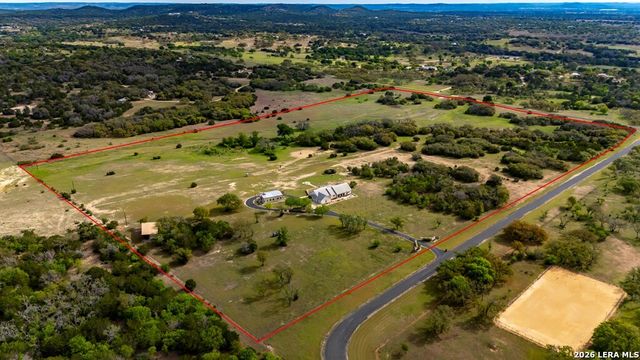 360 Bluff Creek Rd, Center Point, TX 78010