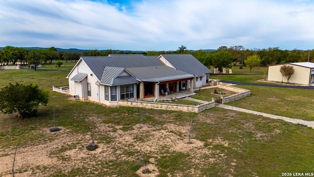 360 Bluff Creek Rd, Center Point, TX 78010