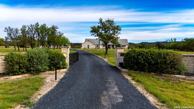 360 Bluff Creek Rd, Center Point, TX 78010