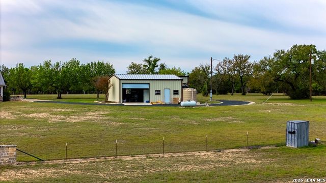 360 Bluff Creek Rd, Center Point, TX 78010