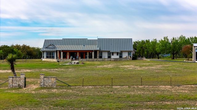 360 Bluff Creek Rd, Center Point, TX 78010