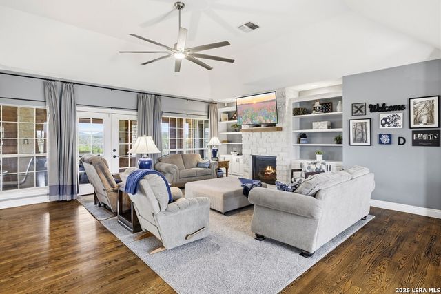 360 Bluff Creek Rd, Center Point, TX 78010