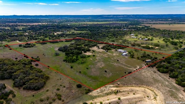 360 Bluff Creek Rd, Center Point, TX 78010
