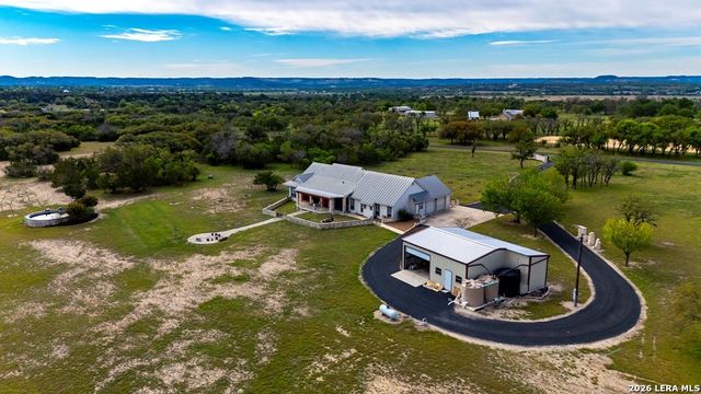 360 Bluff Creek Rd, Center Point, TX 78010