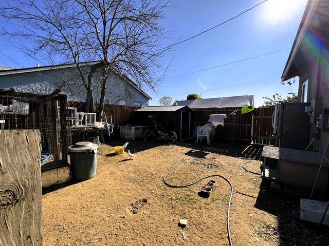 3402 E Townsend Avenue, Fresno, CA 93702