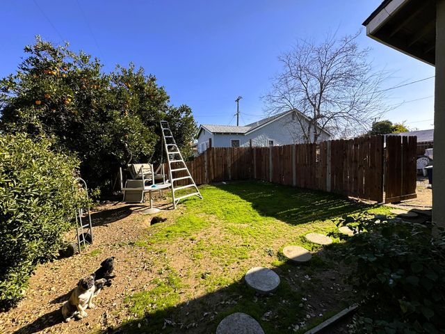 3402 E Townsend Avenue, Fresno, CA 93702
