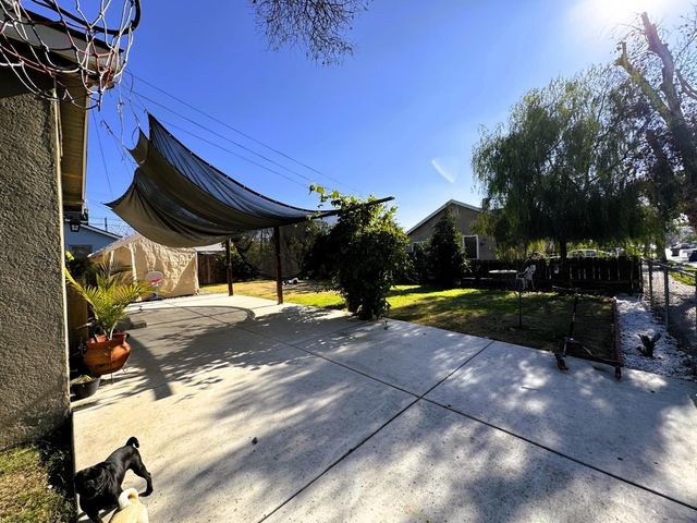 3402 E Townsend Avenue, Fresno, CA 93702