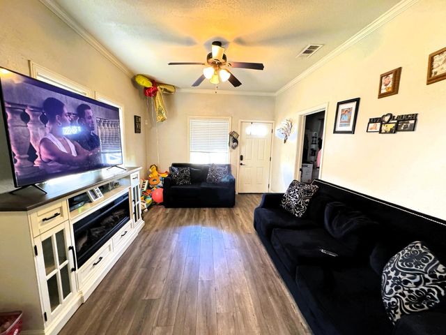 3402 E Townsend Avenue, Fresno, CA 93702