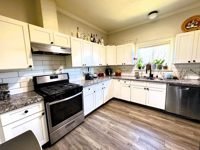 3402 E Townsend Avenue, Fresno, CA 93702