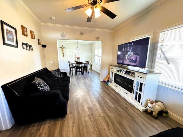 3402 E Townsend Avenue, Fresno, CA 93702