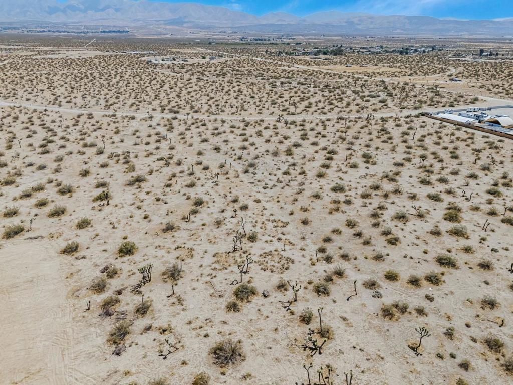 VIC 122nd Ste, Littlerock, CA 93543