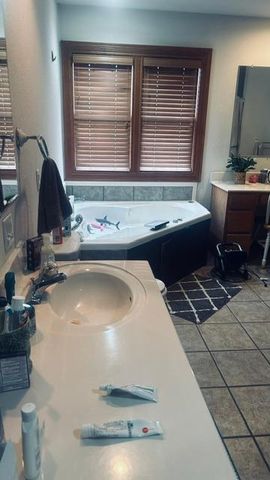 1368 Highway 12, Gentry, AR 72734