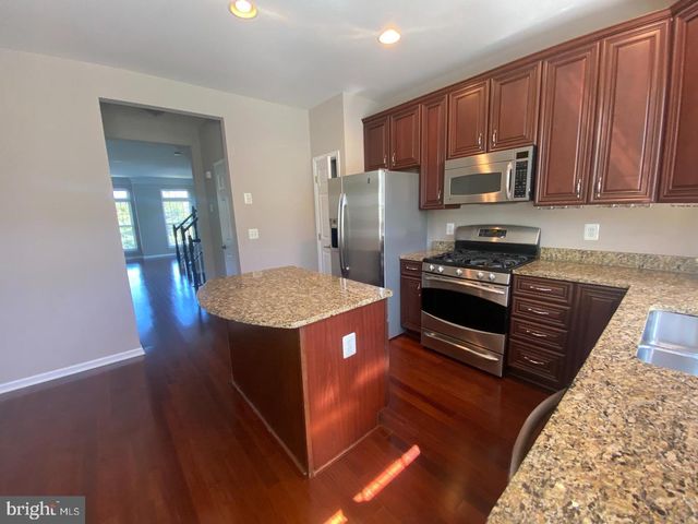 25039 JUSTICE DR, Chantilly, VA 20152