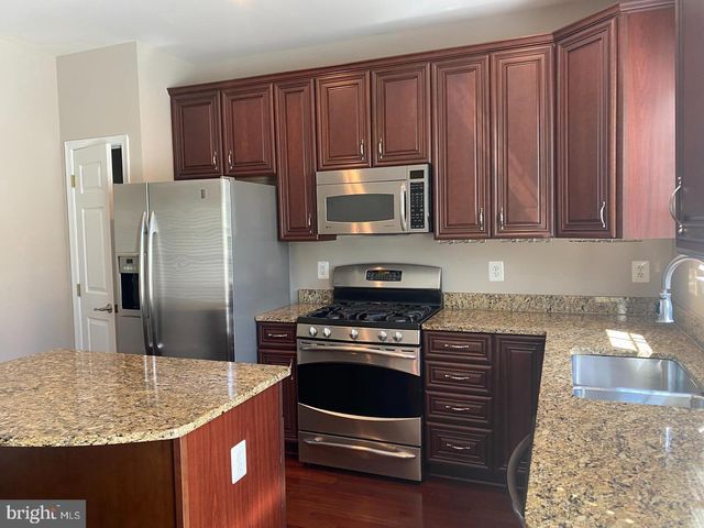 25039 JUSTICE DR, Chantilly, VA 20152